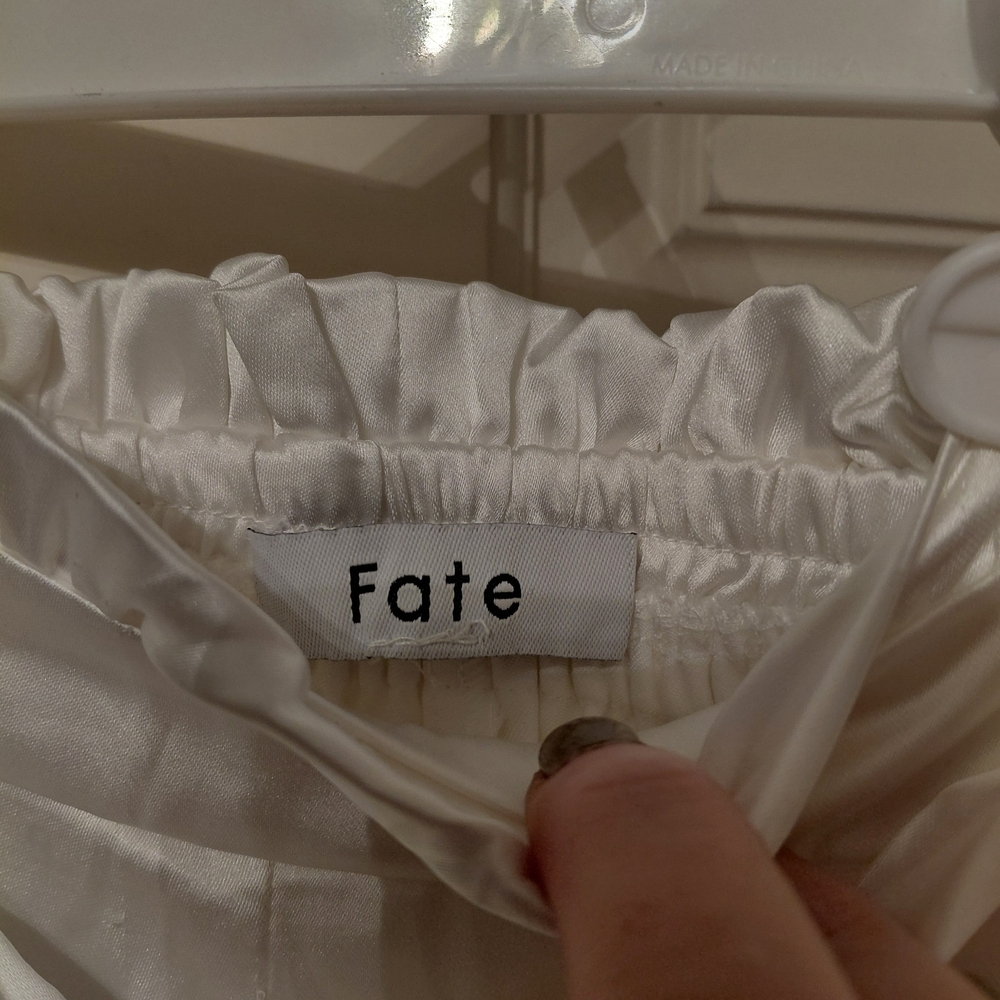 NWOT. Elegant White Satin Cargo PANTS SZ M - Picture 3 of 4